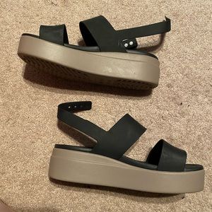 NWOT Crocs sandals women’s size 8